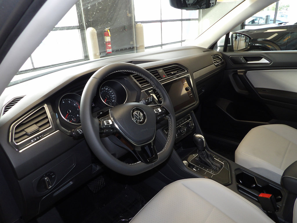 Used 2021 Volkswagen Tiguan SE FWD image 25