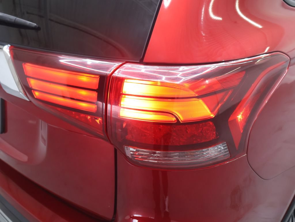 Used 2020 Mitsubishi Outlander ES FWD image 31