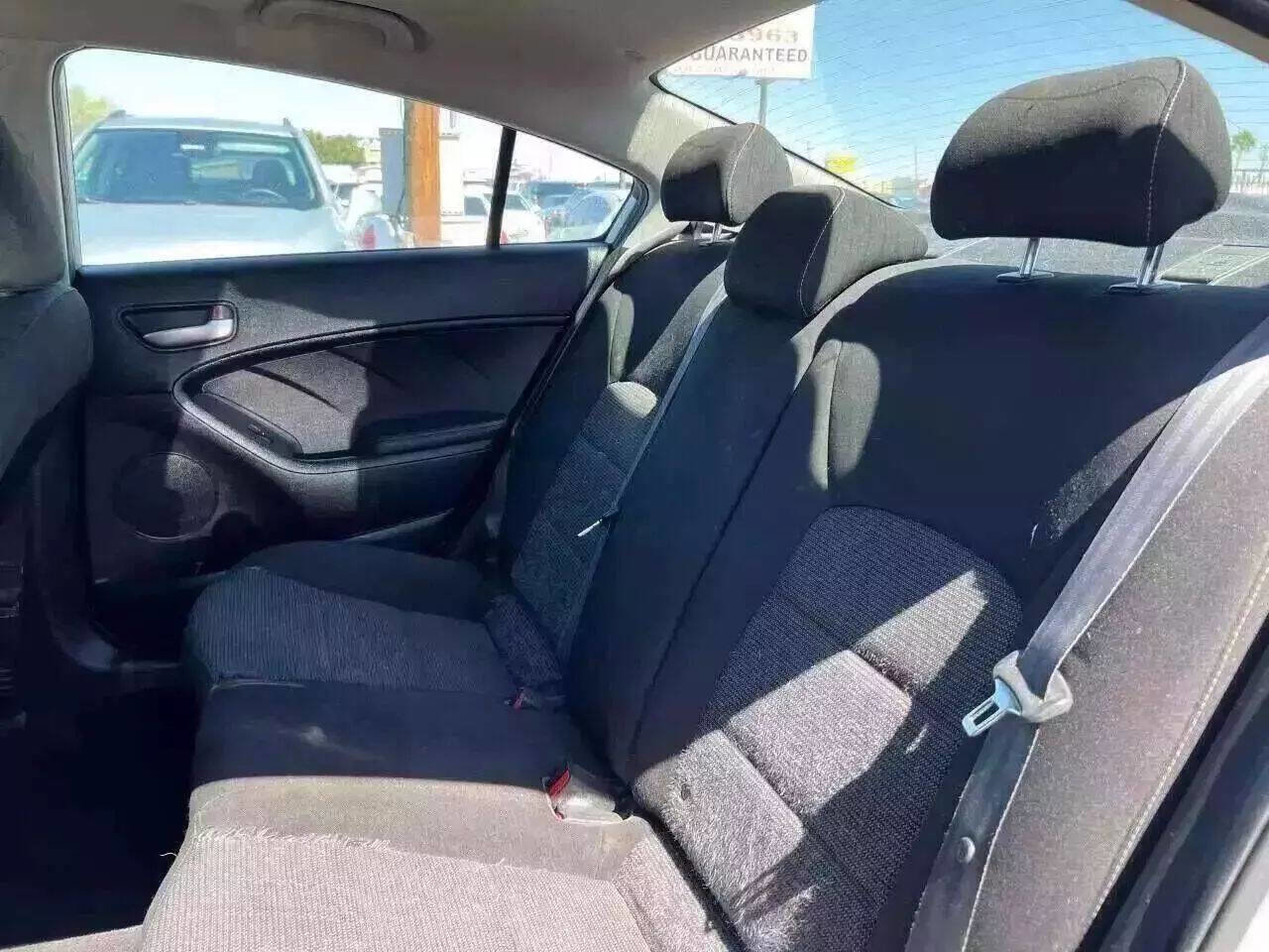 Used 2017 Kia Forte LX image 17