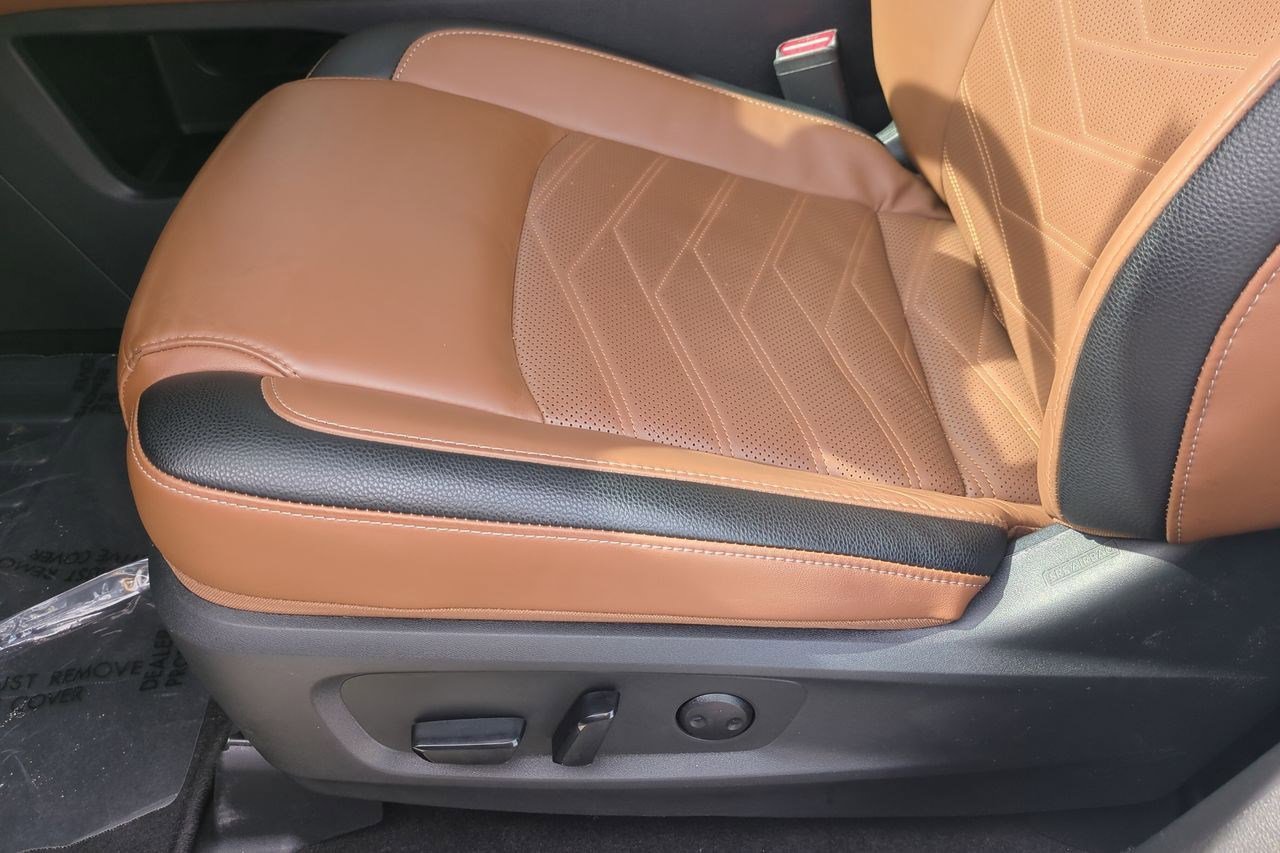 Certified 2025 Nissan Pathfinder Platinum AWD/4WD image 17