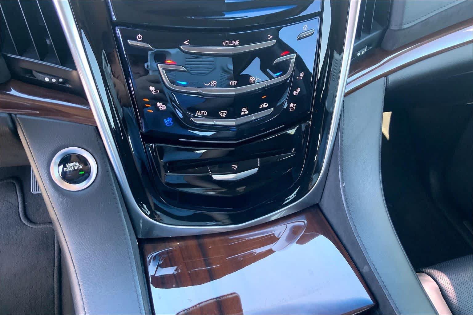 Used 2020 Cadillac Escalade Premium Luxury RWD image 35
