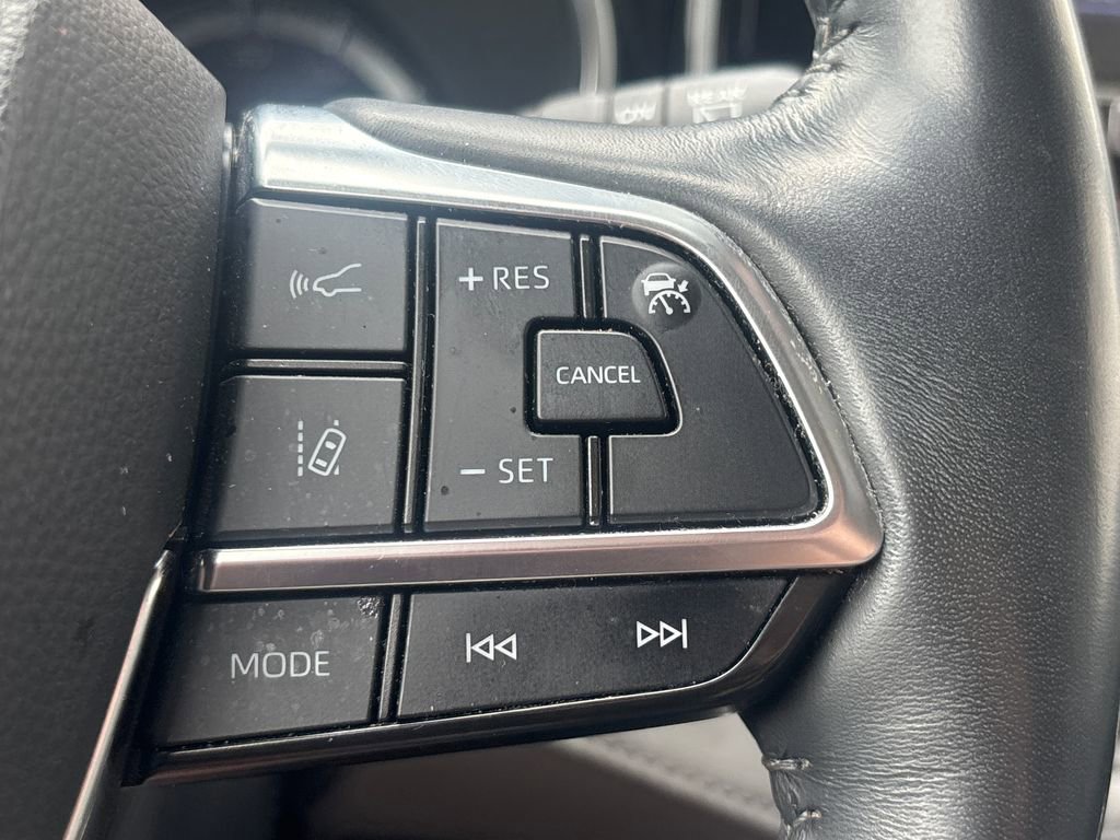 Used 2021 Toyota Highlander Limited AWD/4WD image 22