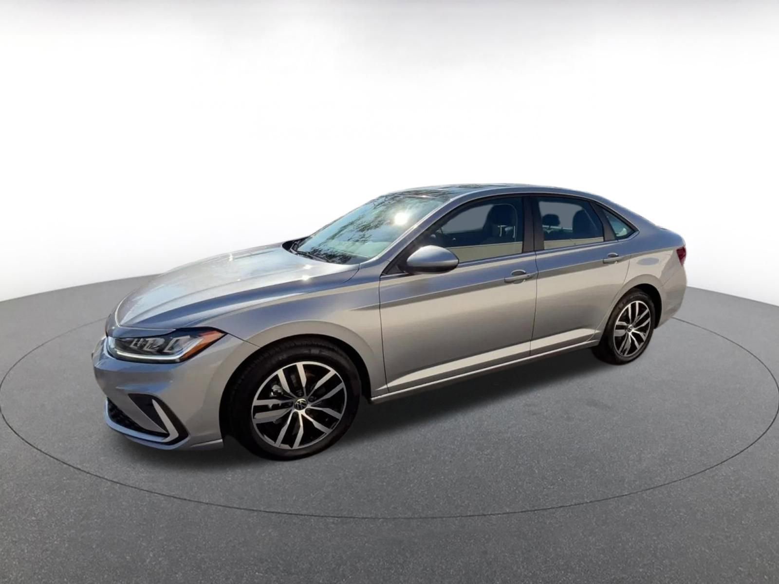 Used 2025 Volkswagen Jetta SE image 8