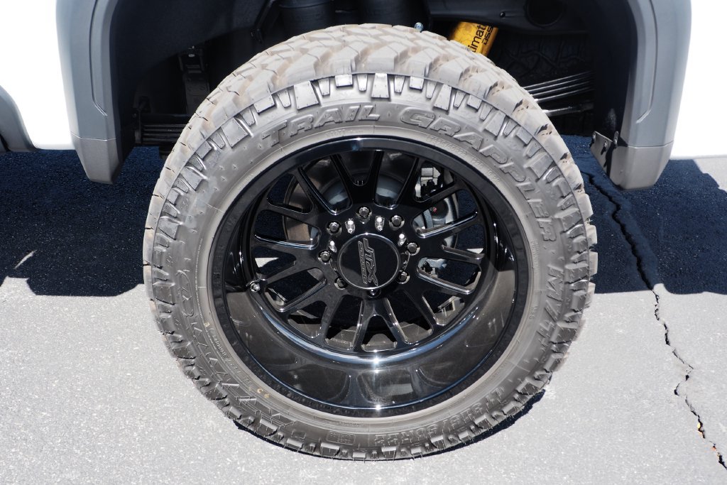 Used 2026 GMC Sierra 2500 AT4X AWD/4WD image 9
