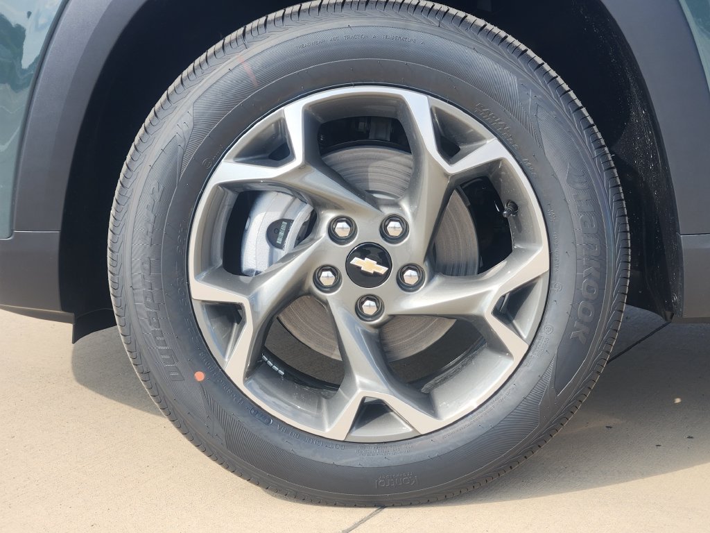 New 2026 Chevrolet Trax LT w/ Driver Confidence Package FWD image 8