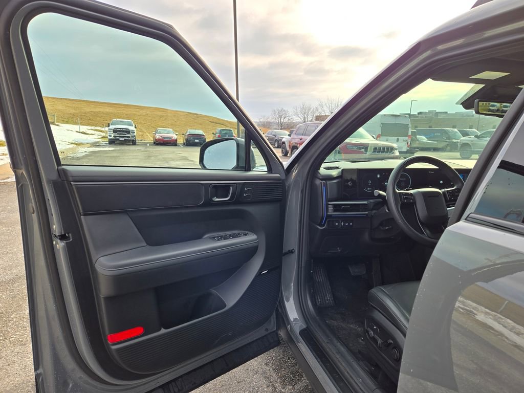 Used 2025 Hyundai Santa Fe Calligraphy image 11