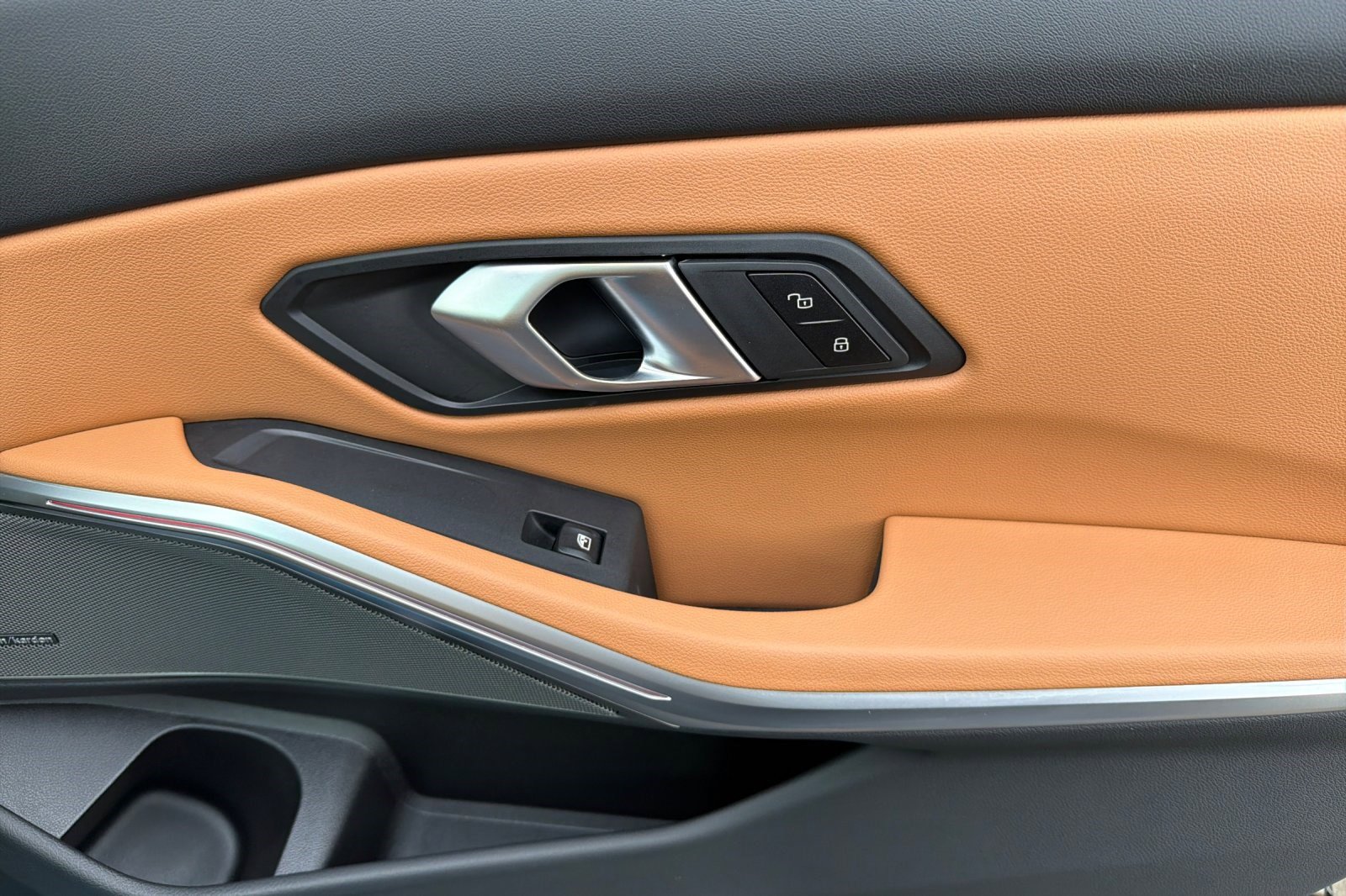 Used 2025 BMW 330i Sedan w/ Premium Package image 21