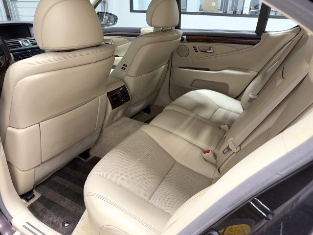 Used 2013 Lexus LS 460 w/ Ultra Luxury Pkg RWD image 21