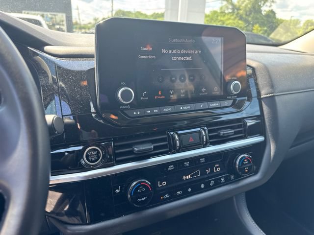Used 2024 Nissan Pathfinder SV AWD/4WD image 14