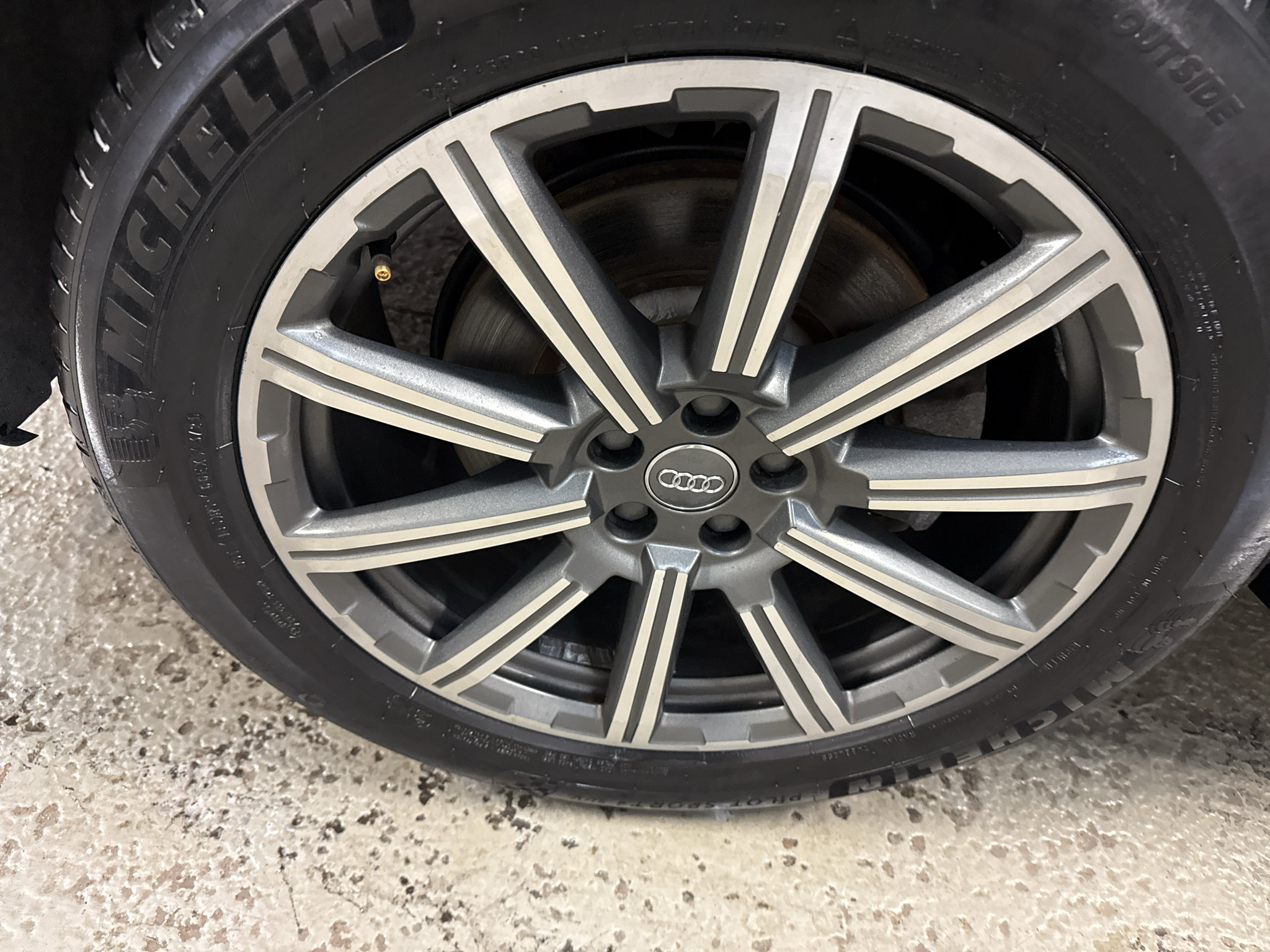 Used 2017 Audi Q7 3.0T Prestige w/ Prestige Package AWD/4WD image 32