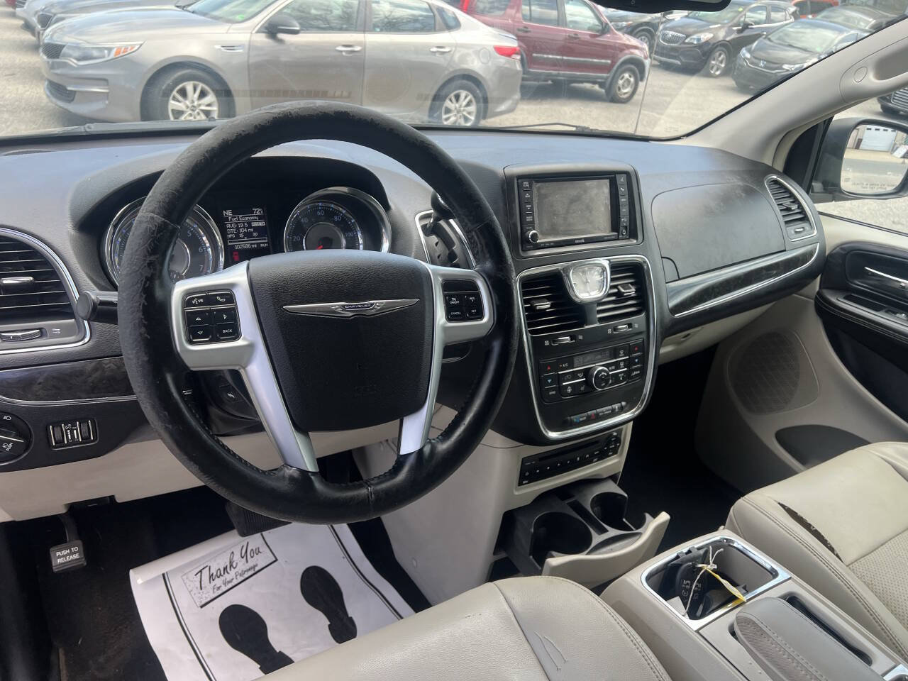 Used 2013 Chrysler Town & Country Touring-L w/ Entertainment Group #2 FWD image 16