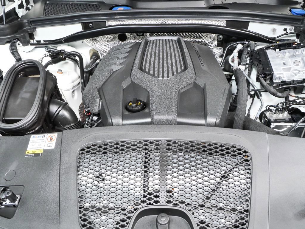 Used 2023 Porsche Macan AWD/4WD image 38