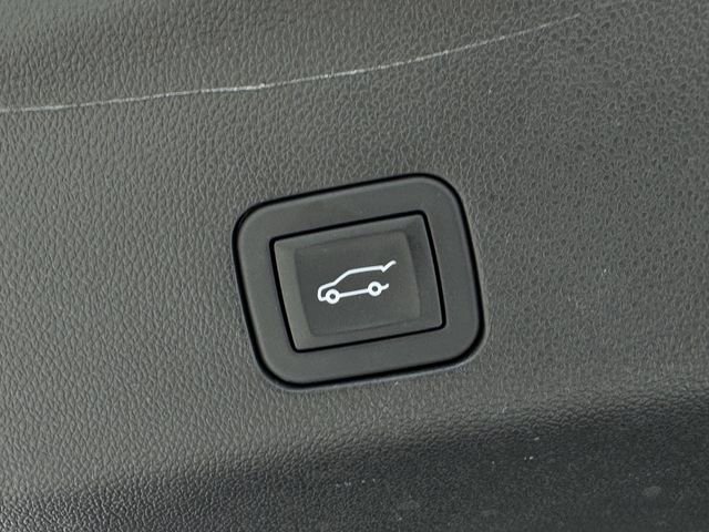Used 2025 GMC Yukon Denali AWD/4WD image 34