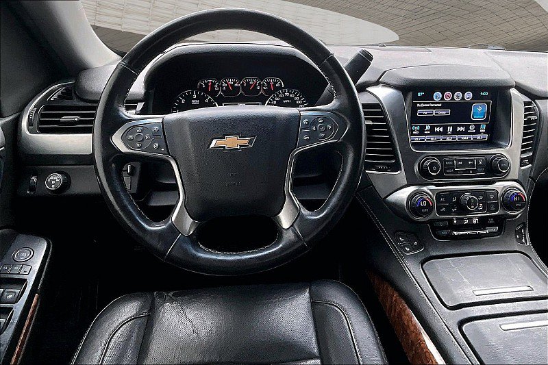 Used 2019 Chevrolet Suburban Premier w/ RST 6.2L Performance Edition RWD image 10