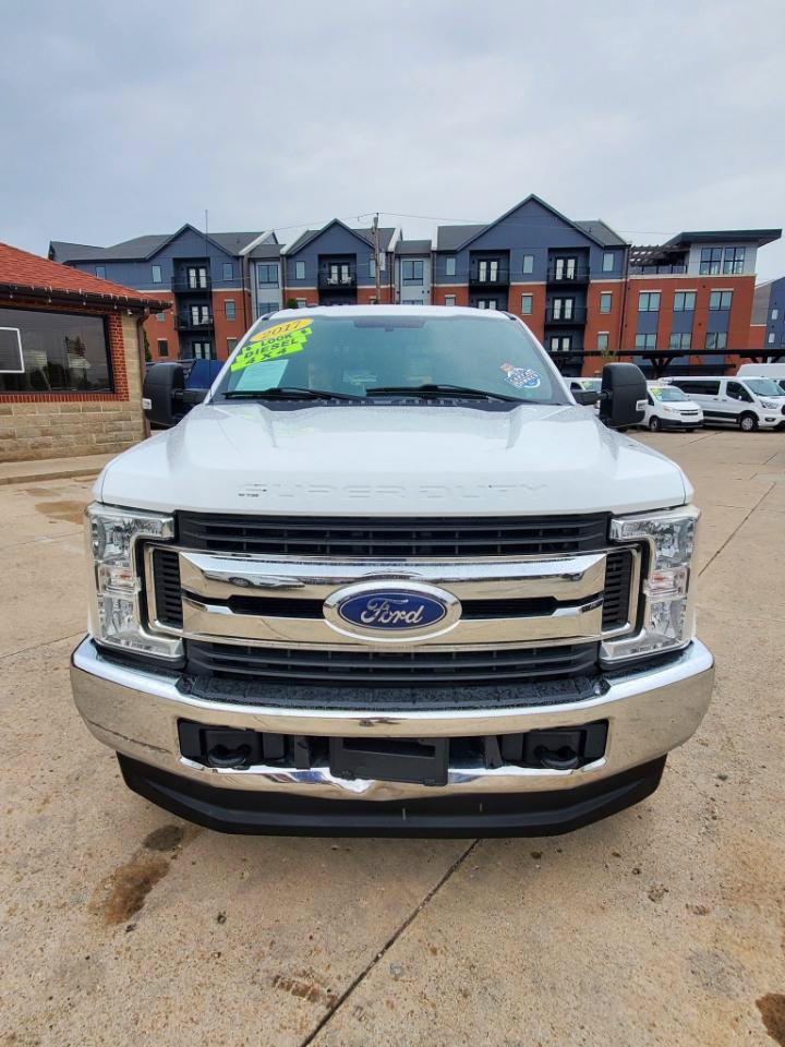 Used 2017 Ford F250 XLT AWD/4WD image 2