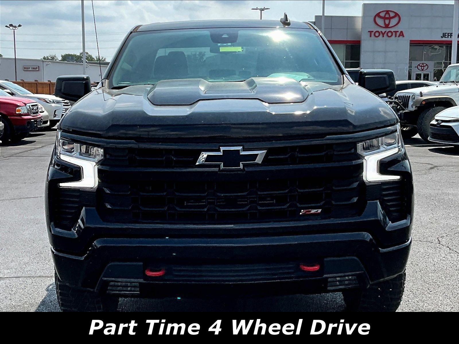 Used 2023 Chevrolet Silverado 1500 LT Trail Boss AWD/4WD image 2