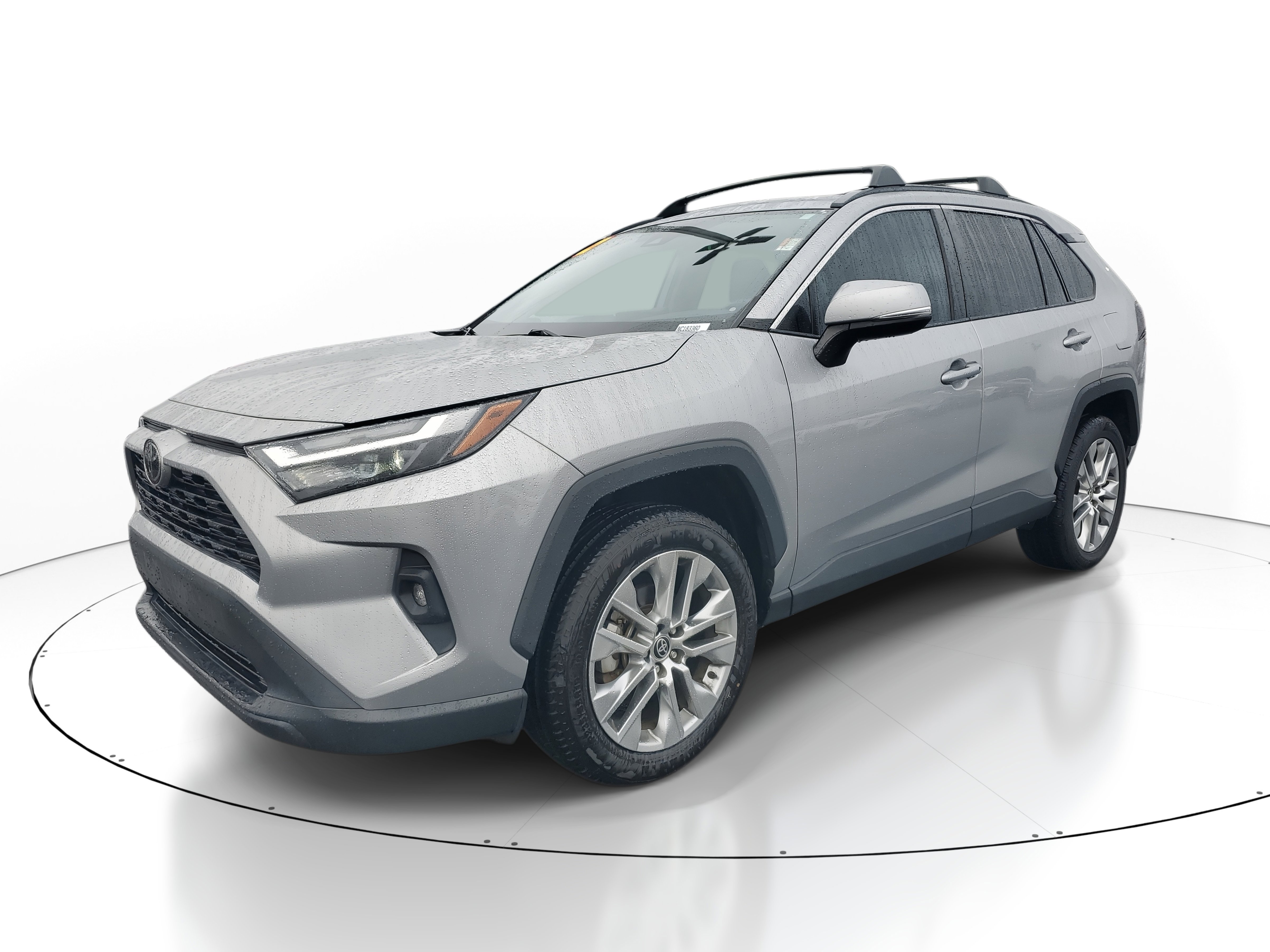 Used 2022 Toyota RAV4 XLE Premium image 3
