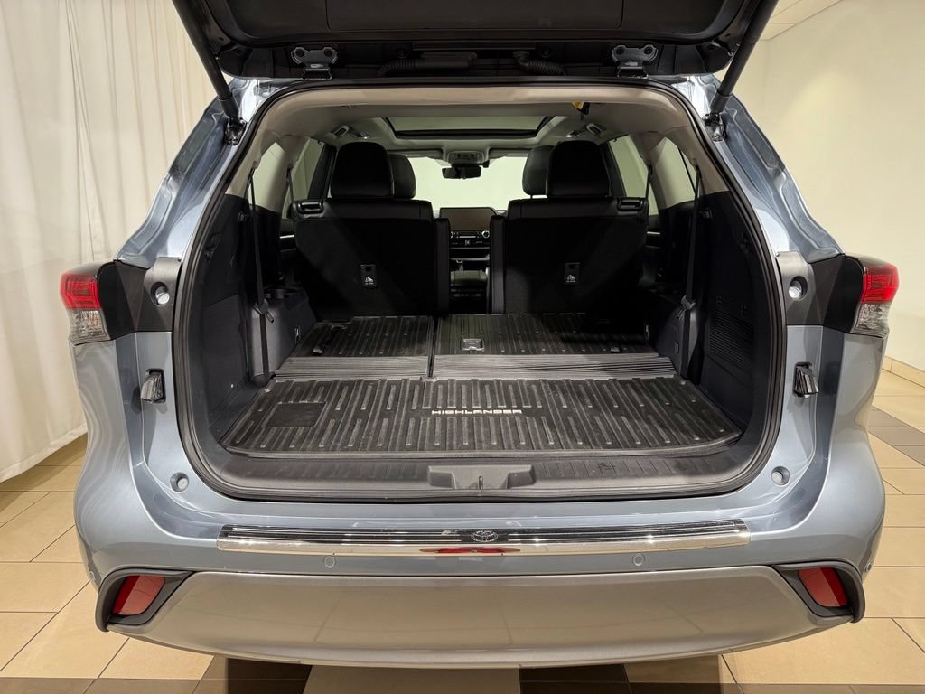 Certified 2024 Toyota Highlander Platinum AWD/4WD image 12
