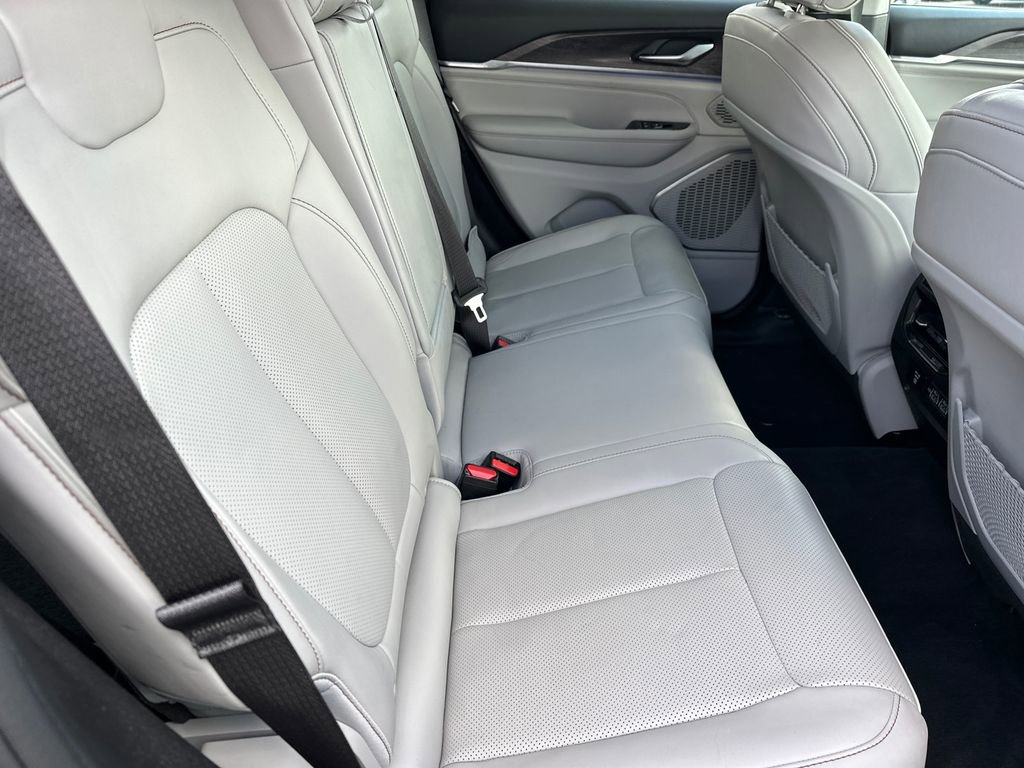 Used 2023 Jeep Grand Cherokee Overland image 15