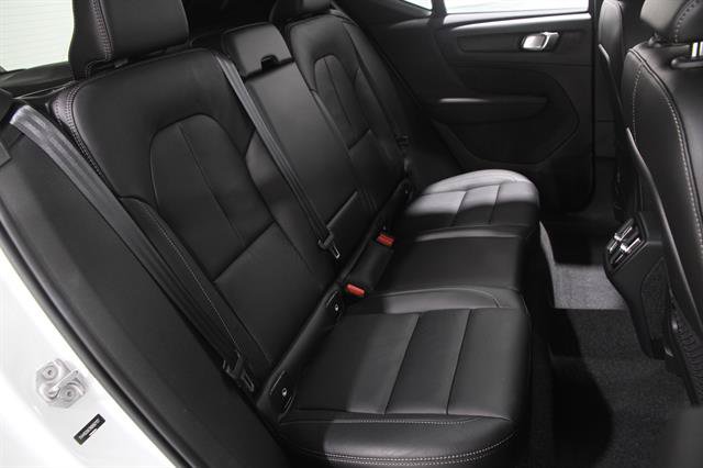Used 2022 Volvo XC40 T5 Momentum w/ Premium Package AWD/4WD image 17