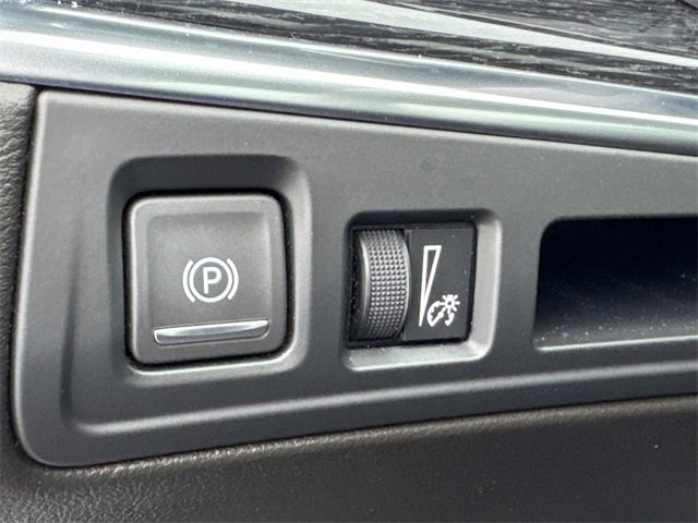 Certified 2022 Cadillac XT5 Premium Luxury image 28