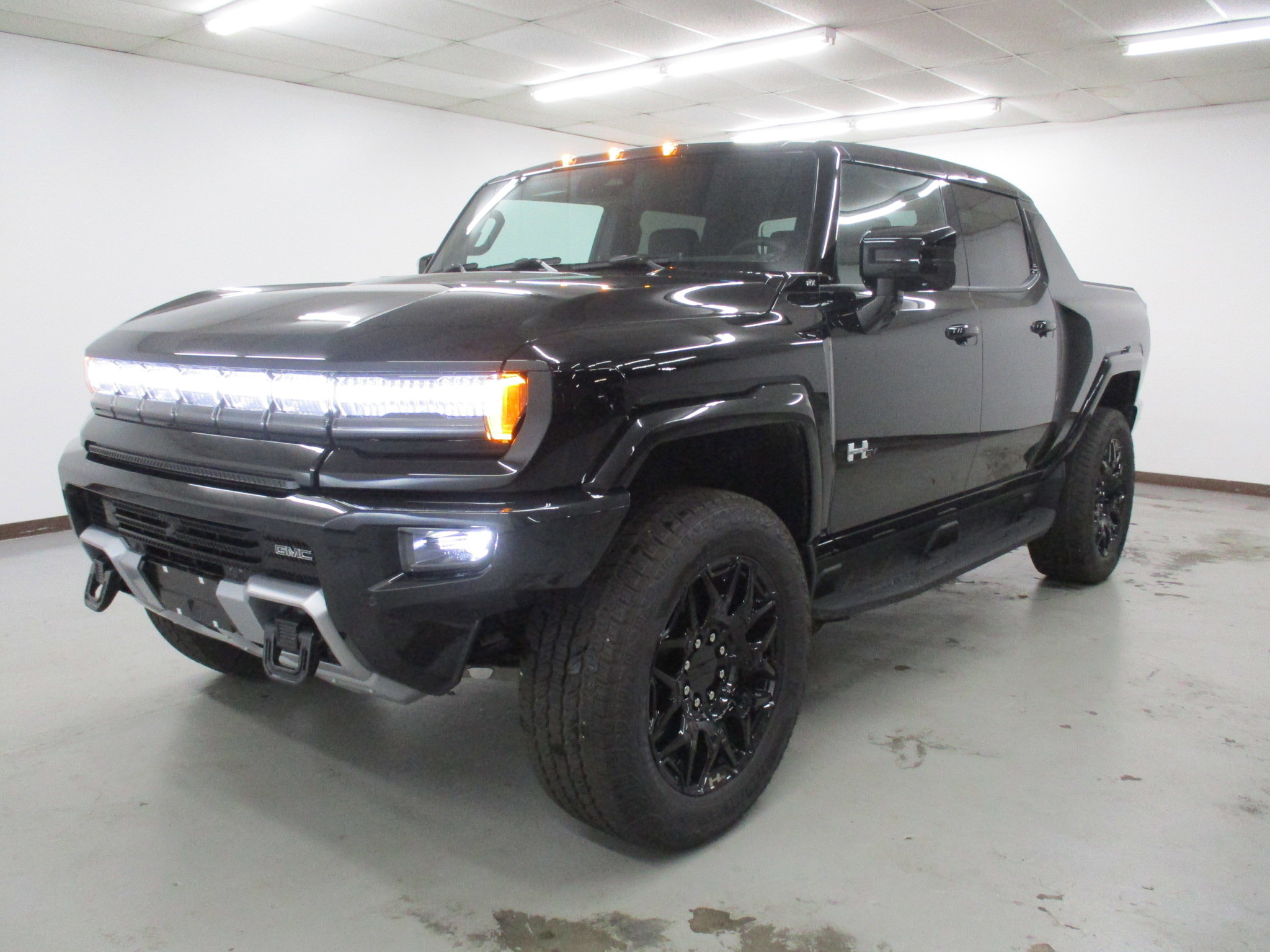 New 2026 GMC Hummer EV 4x4 Crew Cab w/ LPO, Dark Essentials Package