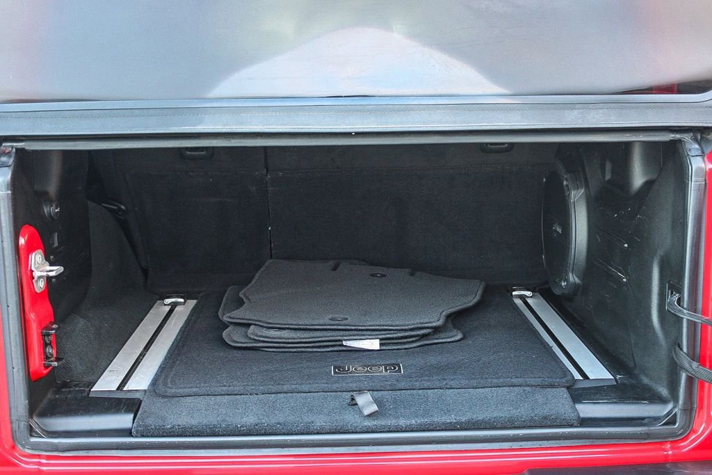 Used 2021 Jeep Wrangler Unlimited Sahara image 26