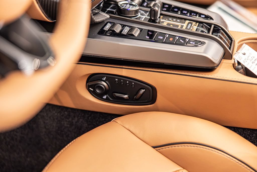 New 2026 Aston Martin Vanquish Convertible RWD image 18