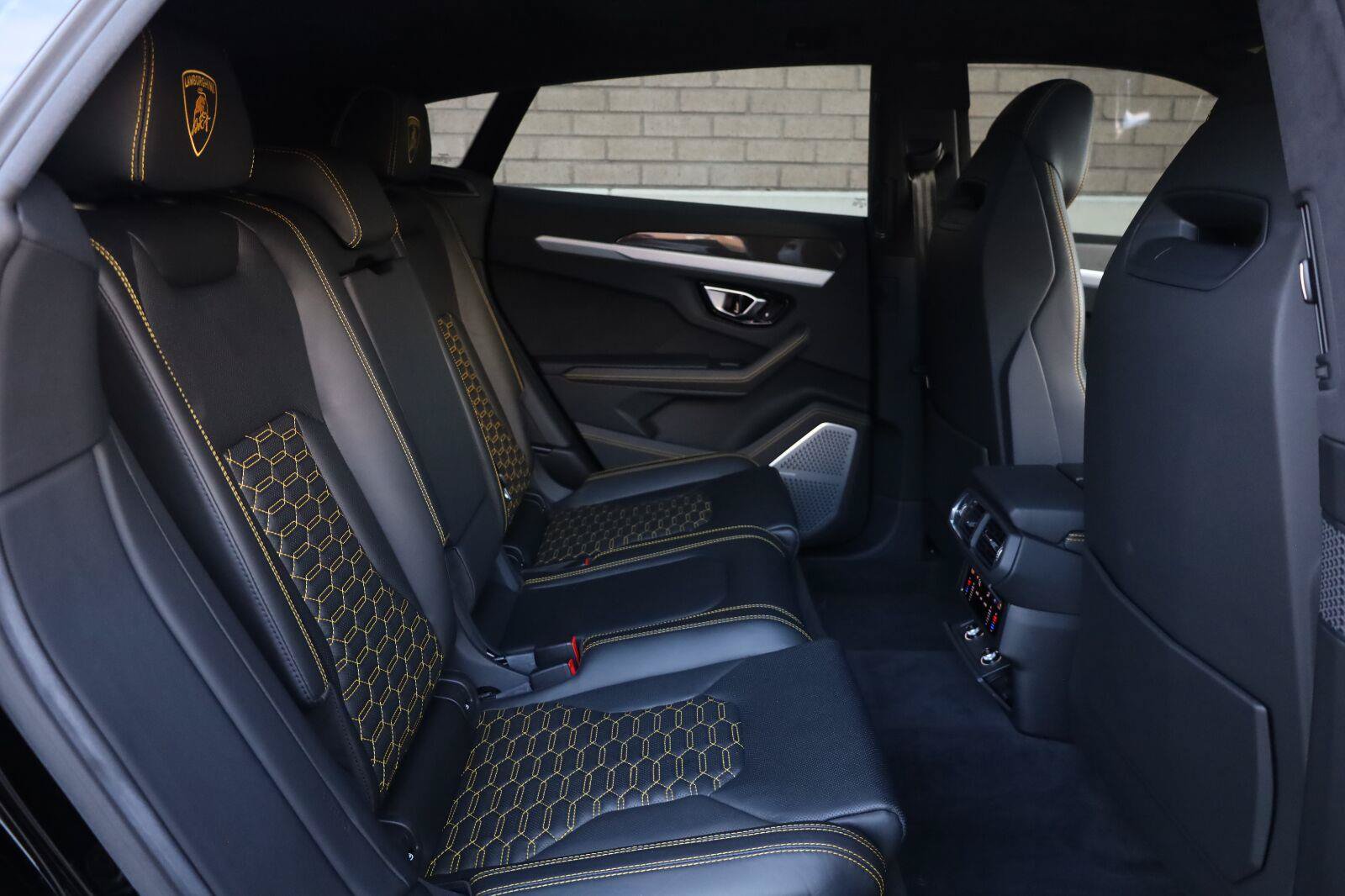 Used 2021 Lamborghini Urus AWD/4WD image 37