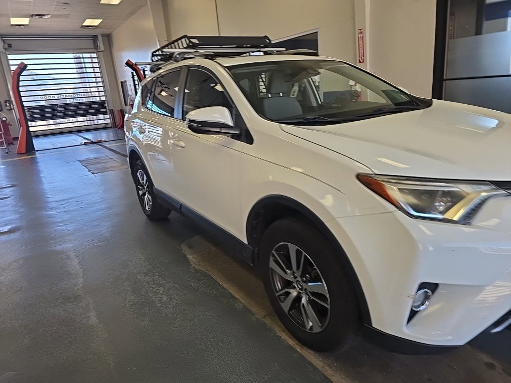 Used 2017 Toyota RAV4 XLE FWD image 1