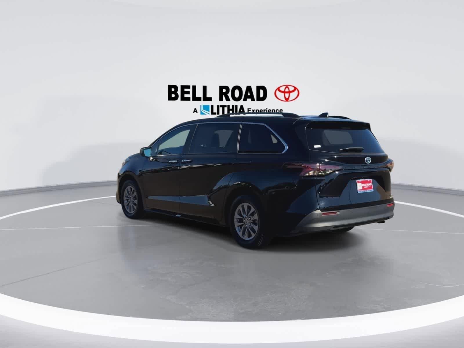 Used 2024 Toyota Sienna XLE FWD image 6
