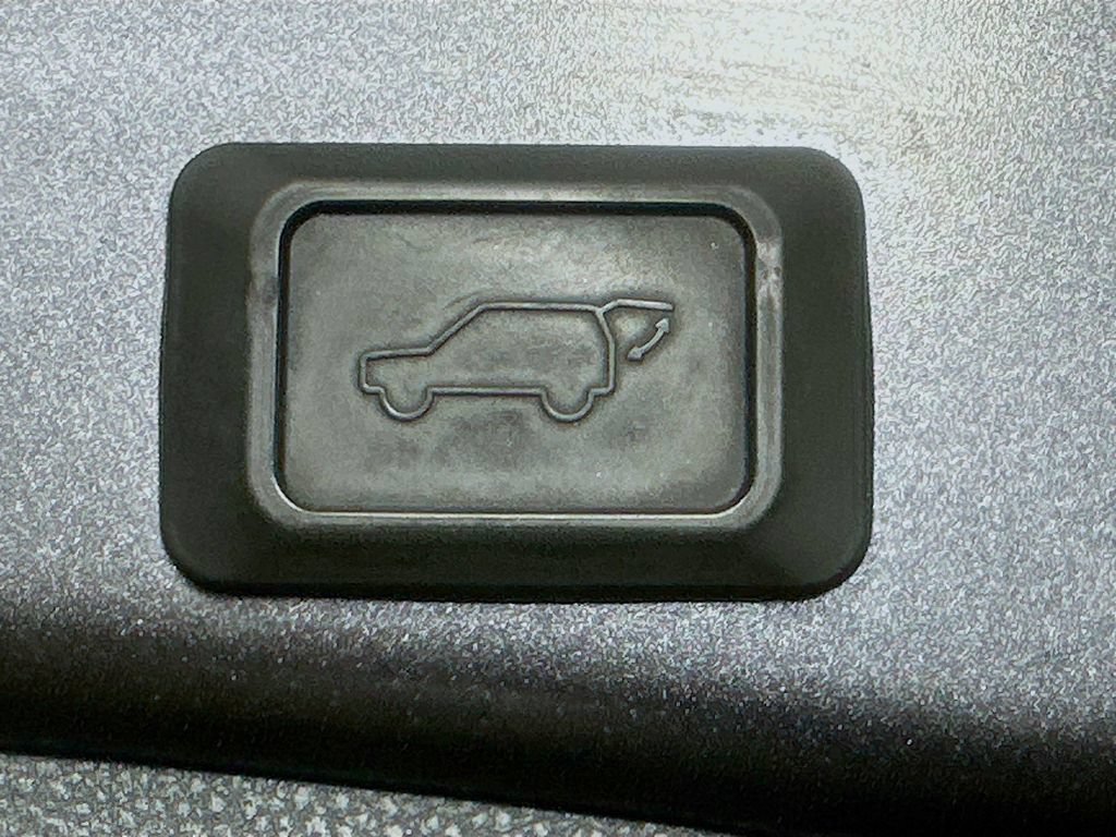 Used 2019 Toyota RAV4 XLE w/ Convenience Package AWD/4WD image 12
