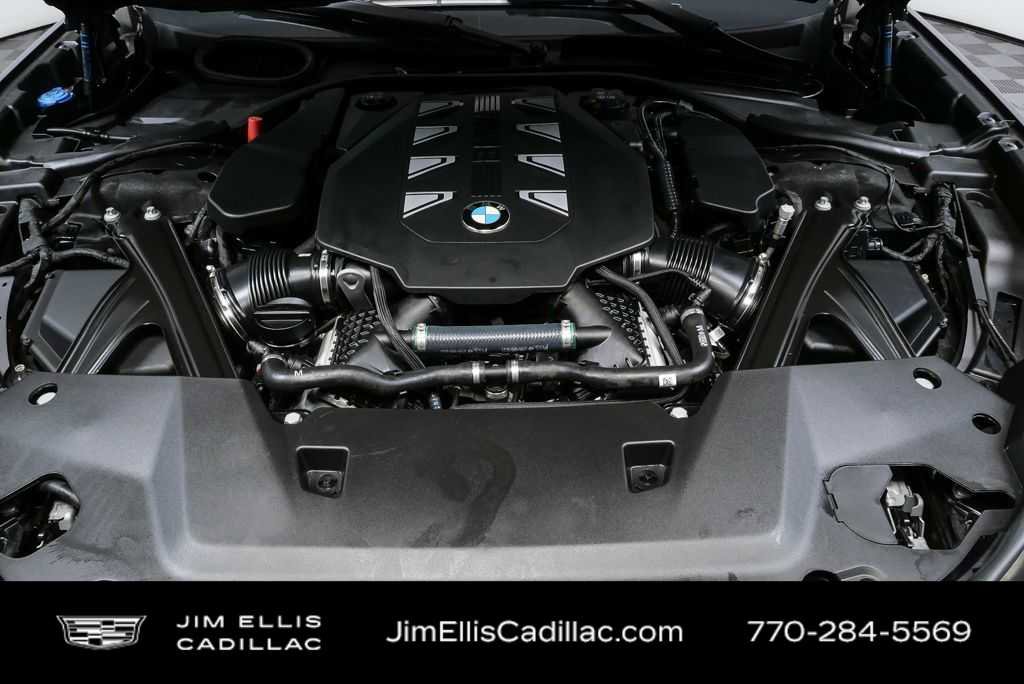 Used 2023 BMW 760i xDrive image 33