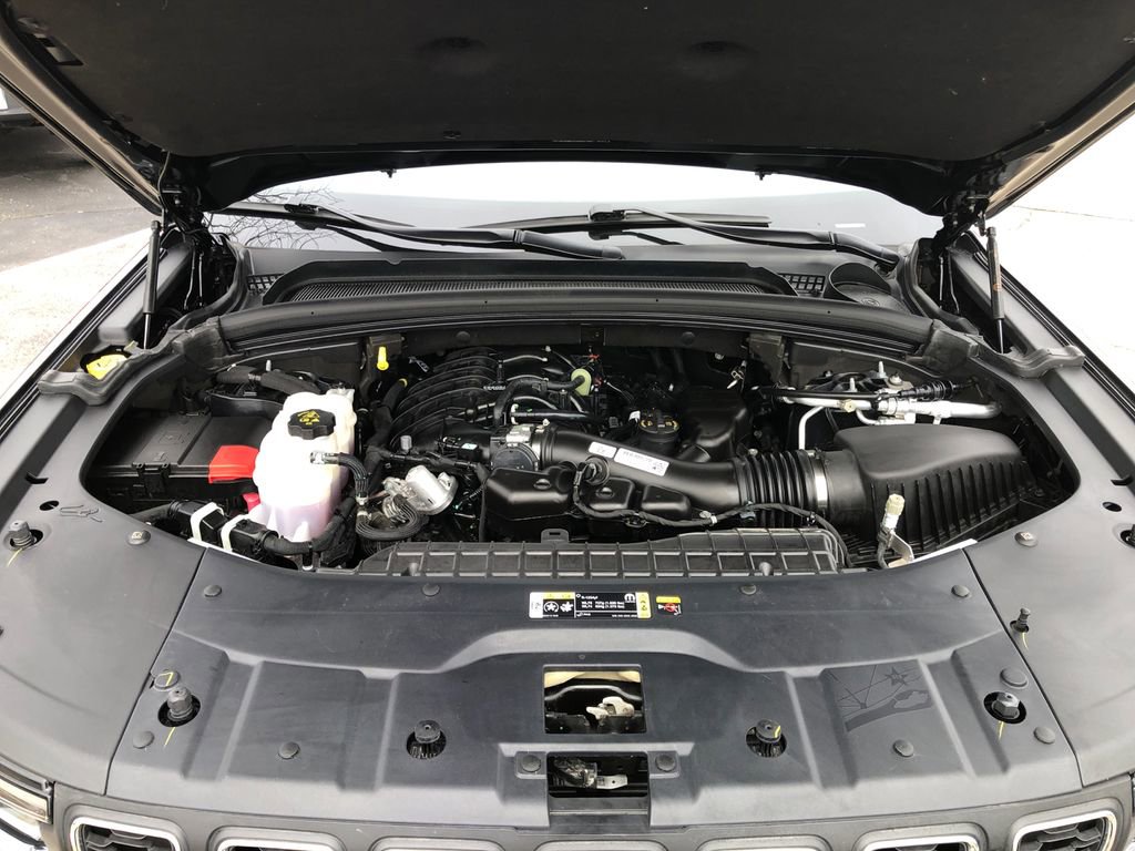 Used 2023 Jeep Grand Cherokee Laredo image 15