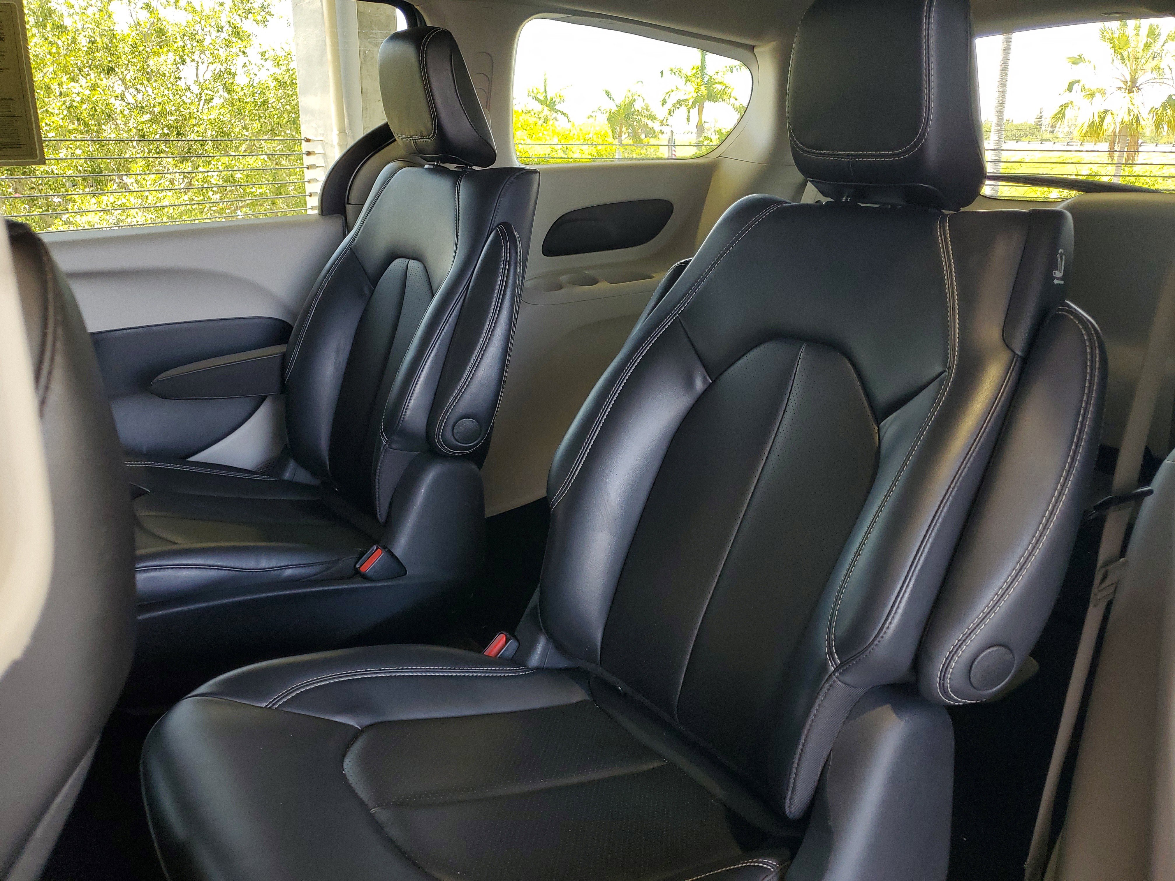 Certified 2023 Chrysler Pacifica Touring-L FWD image 8