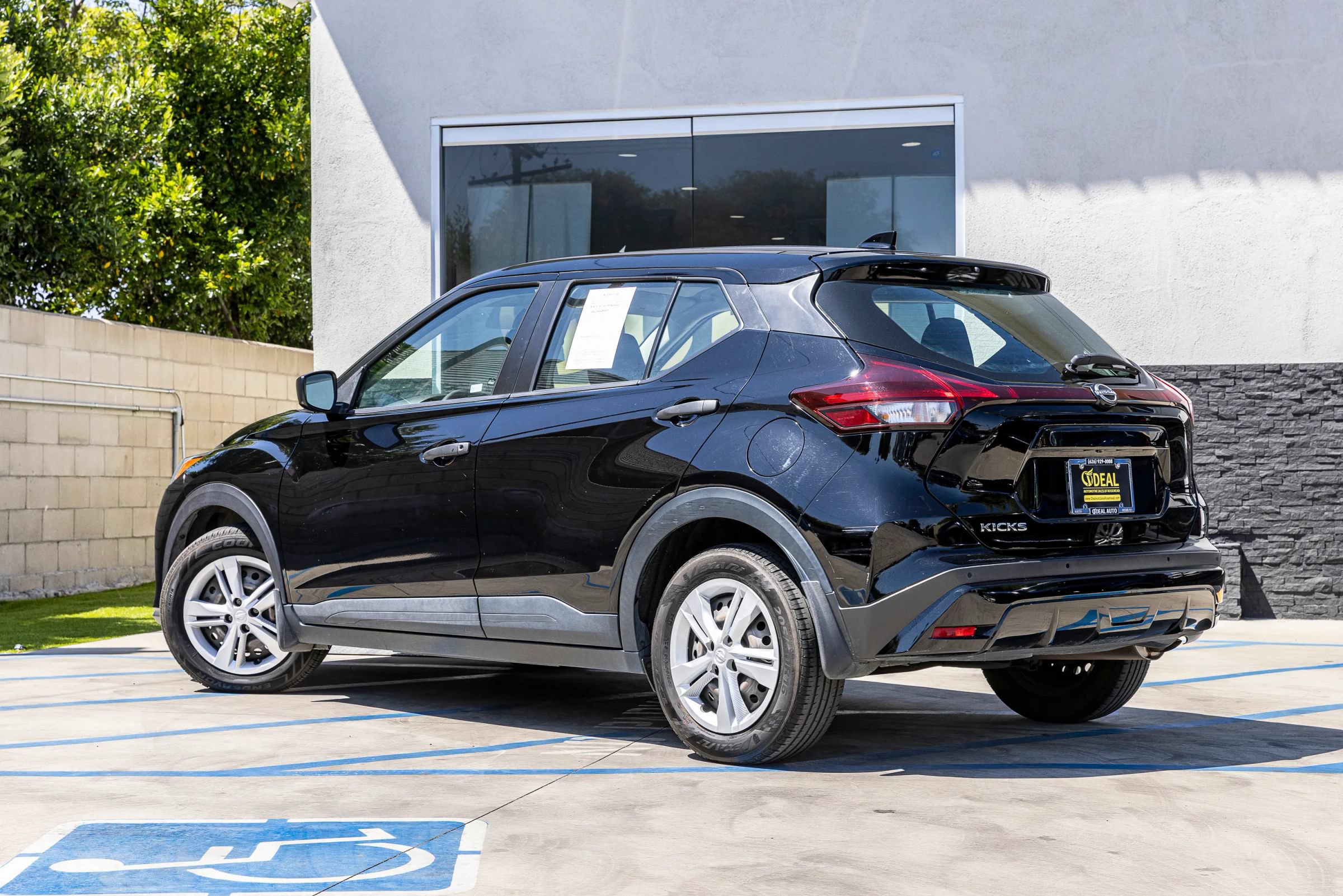 Used 2023 Nissan Kicks S FWD image 10