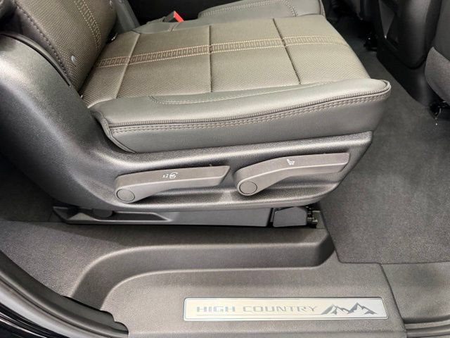 New 2026 Chevrolet Suburban High Country AWD/4WD image 29