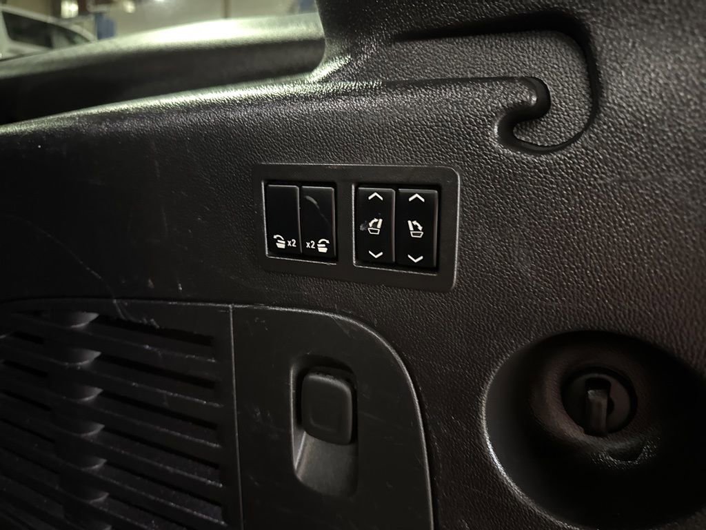 Used 2015 Chevrolet Suburban LTZ image 15