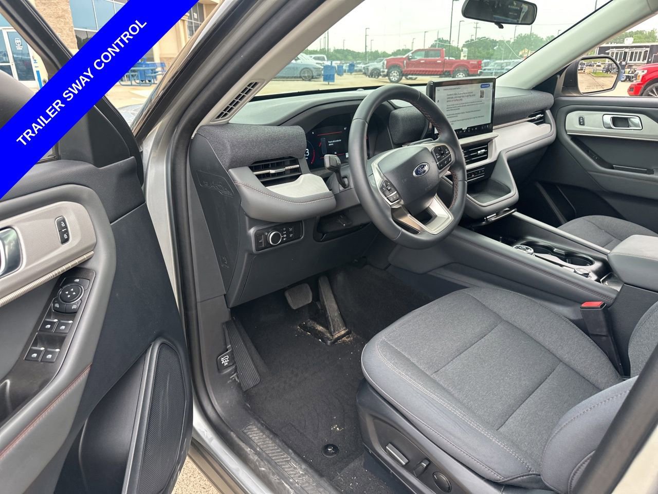 Used 2025 Ford Explorer Active RWD image 11