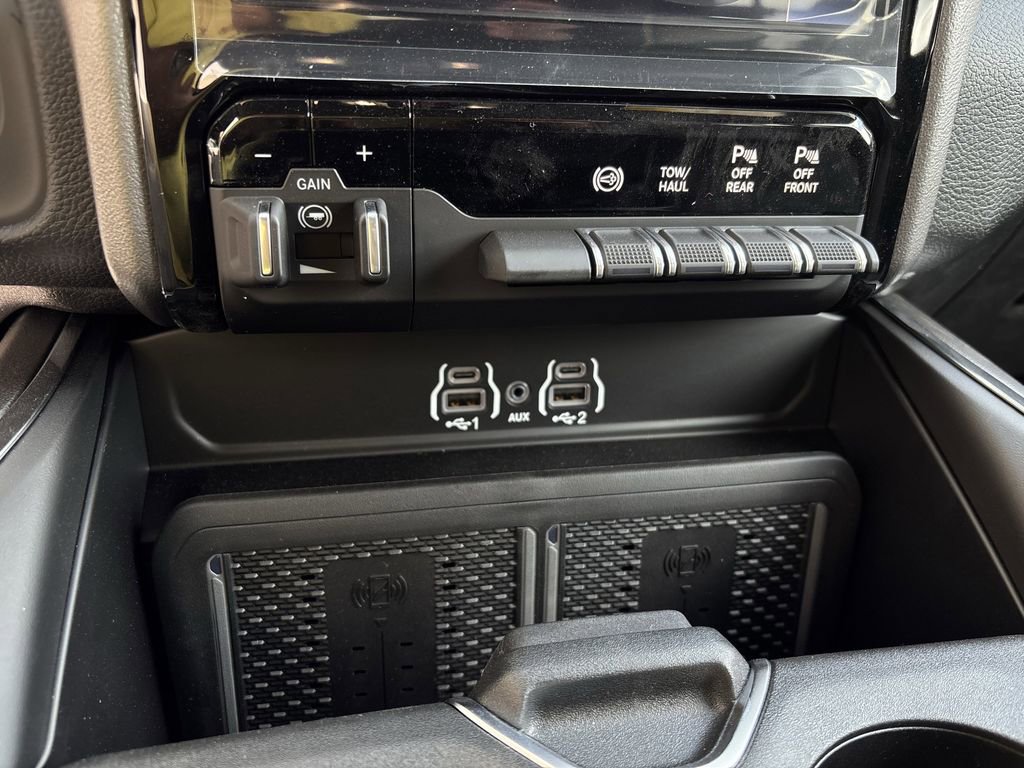 New 2026 RAM 3500 Laramie AWD/4WD image 24