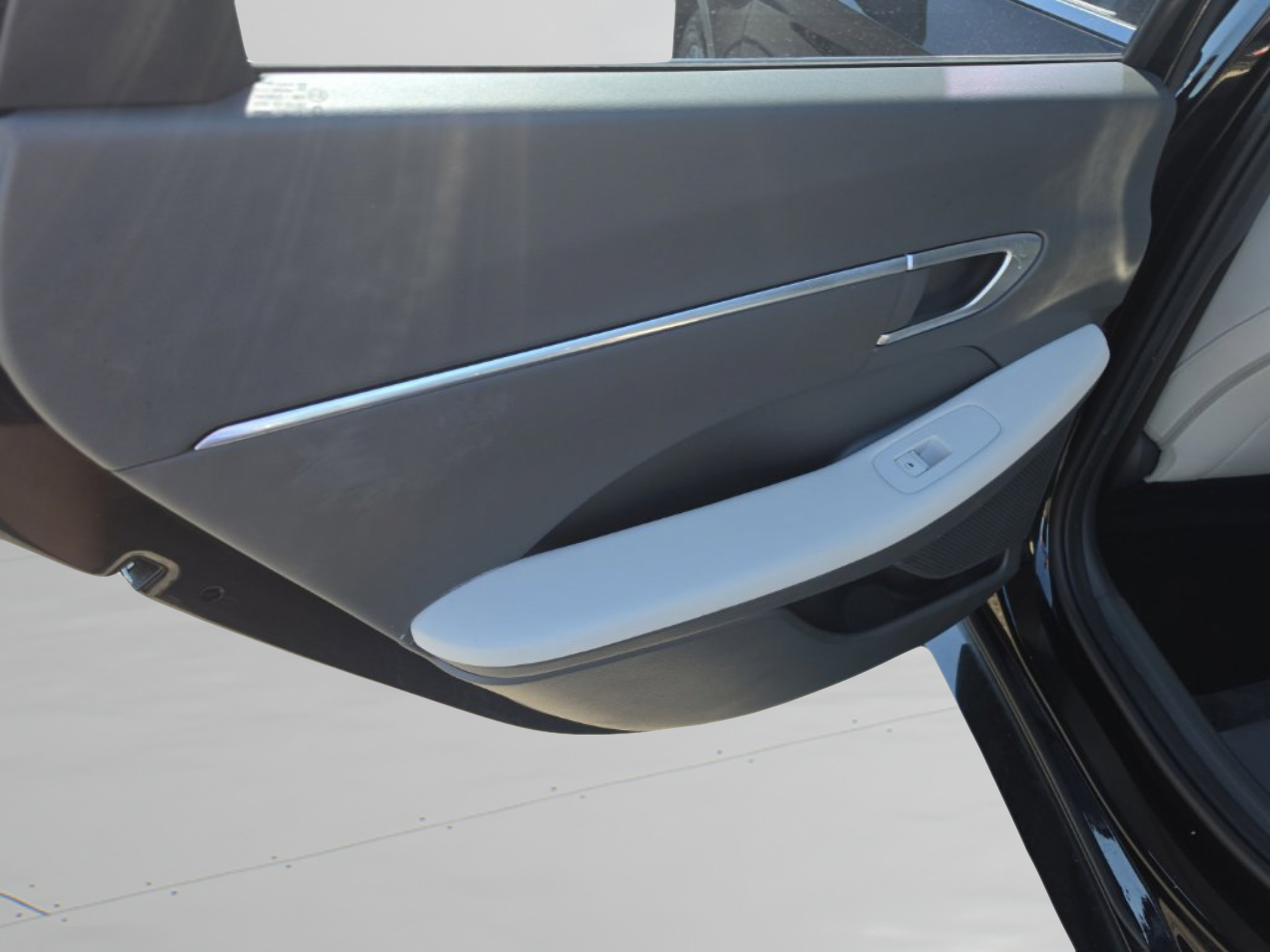 Used 2023 Hyundai Sonata SEL w/ Preferred Accessory Package FWD image 17