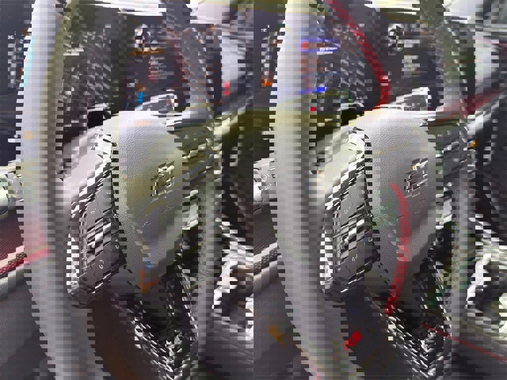 Used 2026 Chevrolet Traverse RS image 15