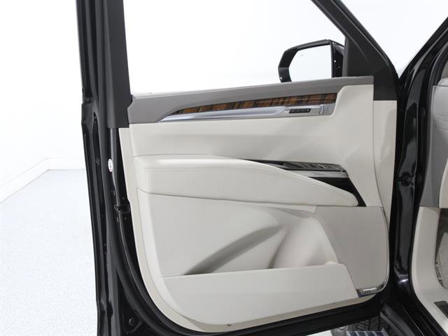 Certified 2025 Cadillac Escalade ESV Sport Platinum image 5