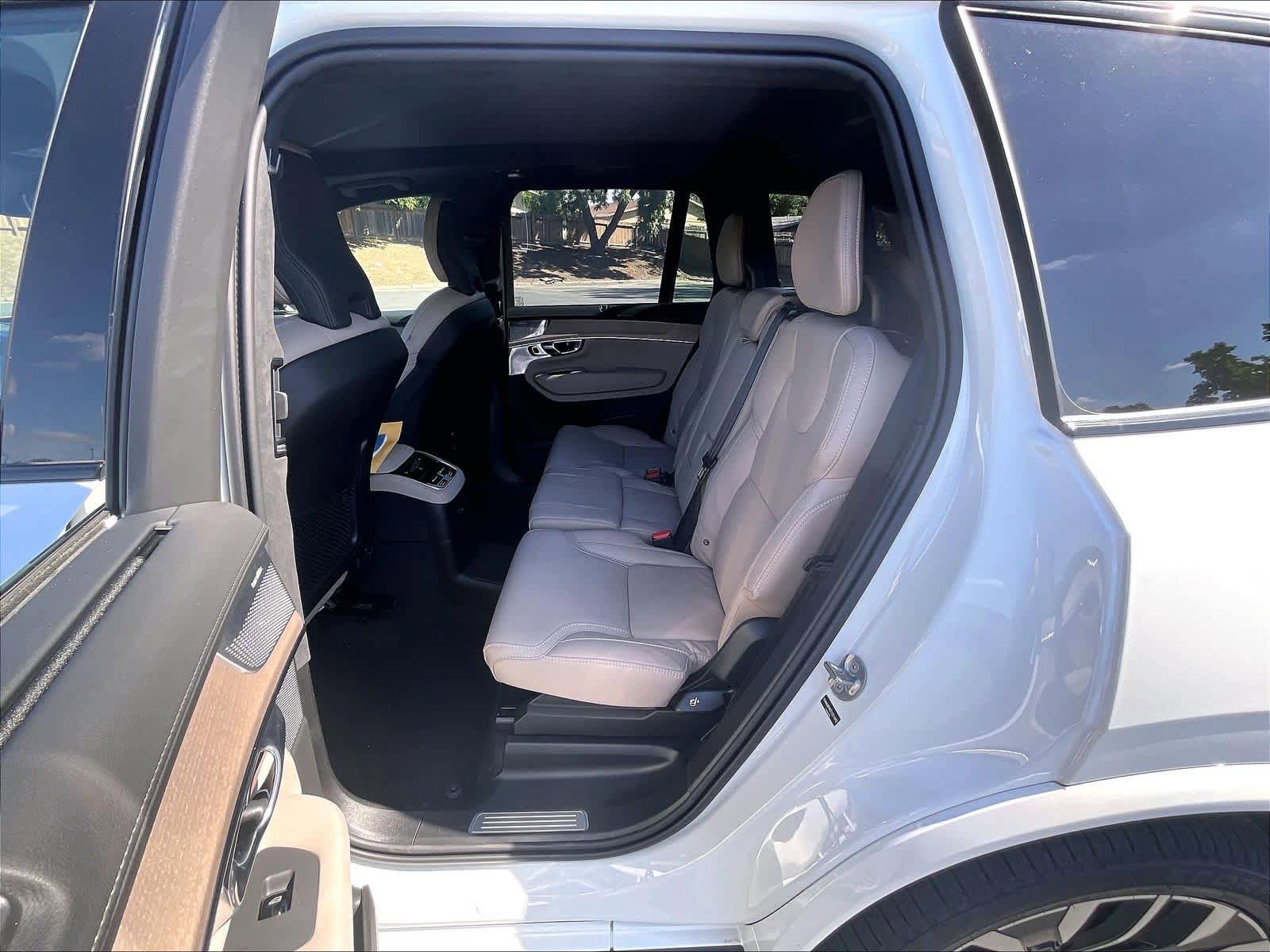 New 2026 Volvo XC90 T8 Ultra w/ Lounge Package AWD/4WD image 12