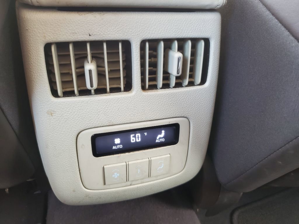 Used 2010 Cadillac DTS Platinum image 29