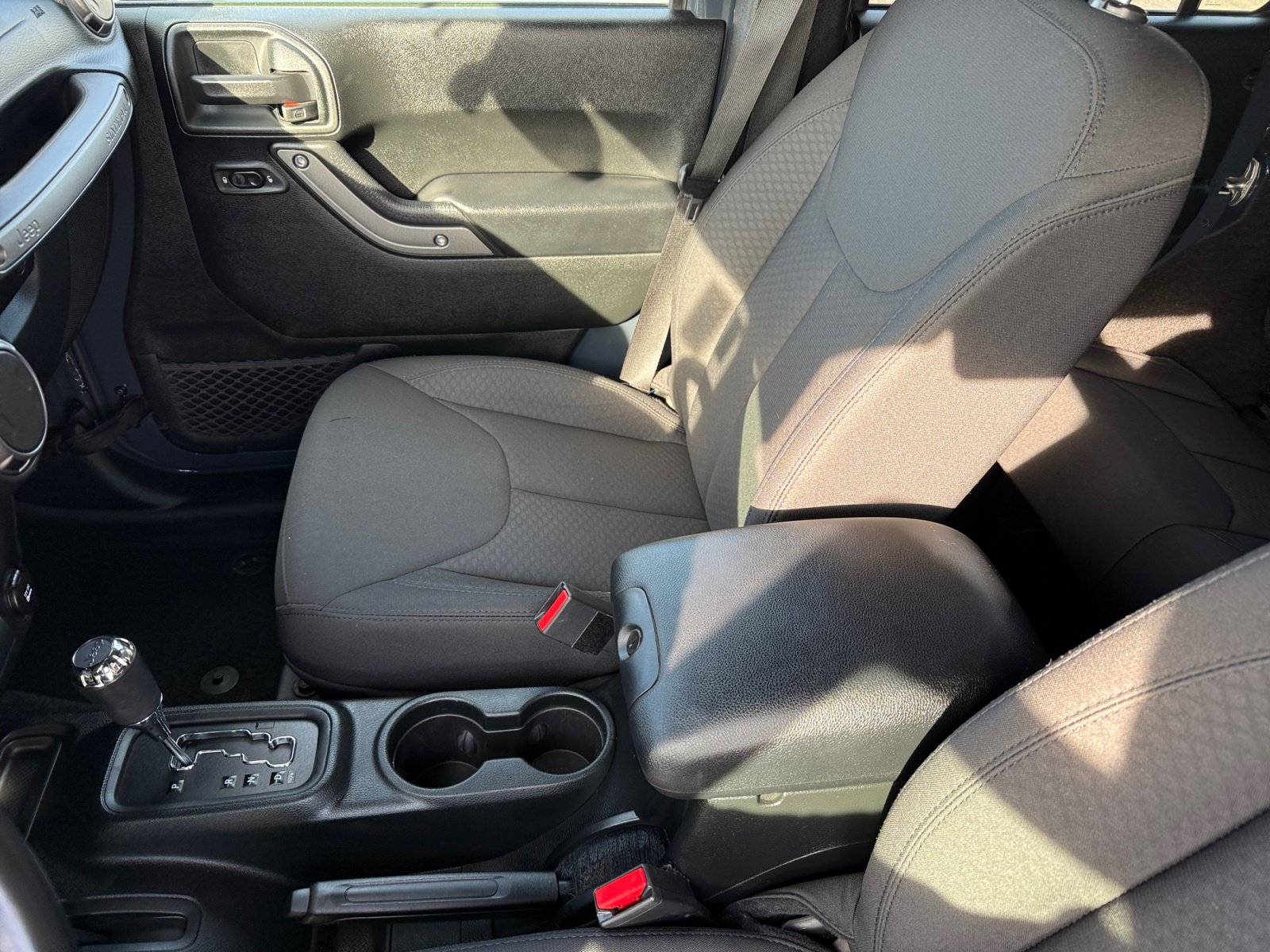 Used 2018 Jeep Wrangler Unlimited Sport S AWD/4WD image 14
