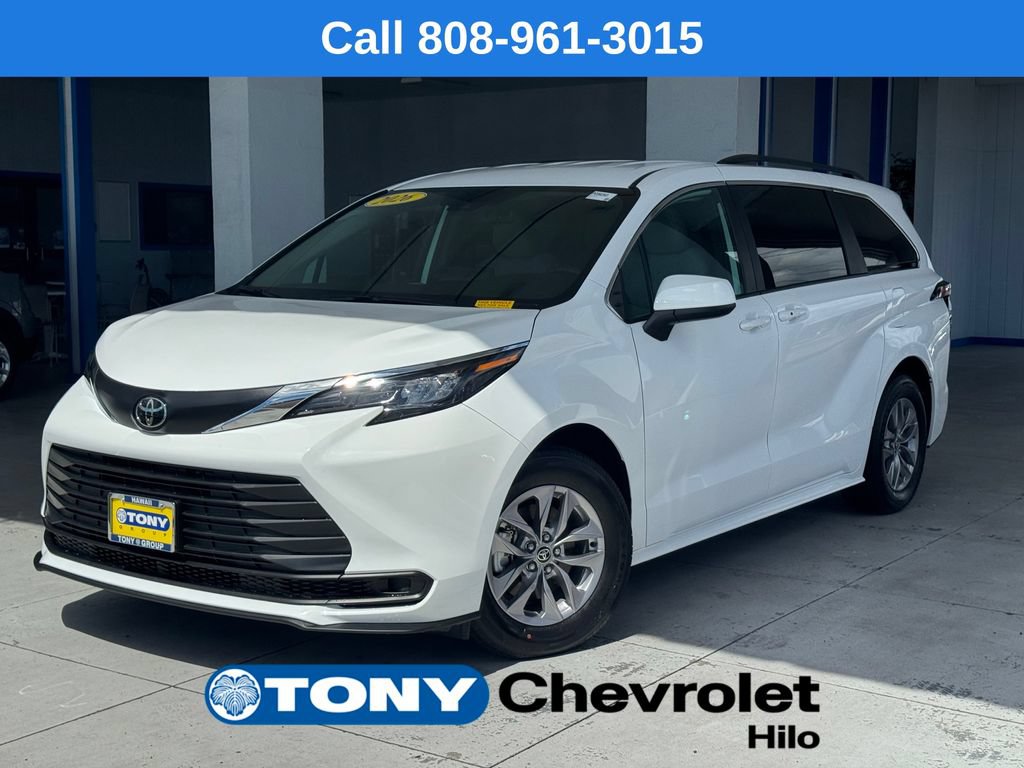 Used 2026 Toyota Sienna LE FWD image 1