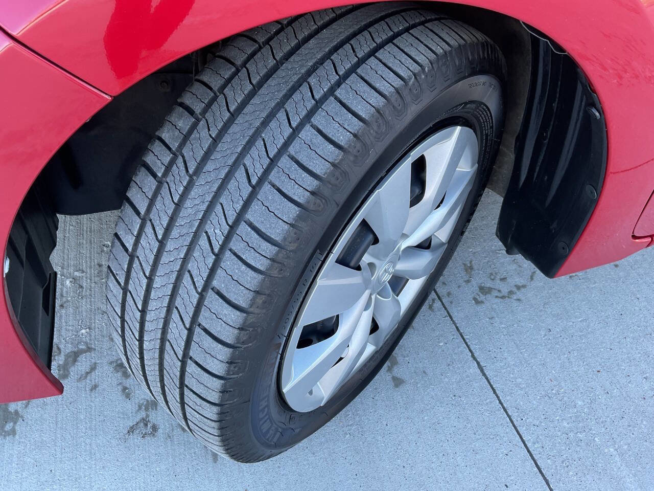 Used 2015 Toyota Corolla LE image 41