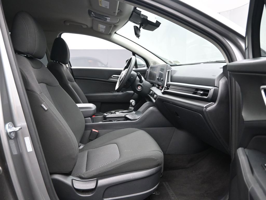 Used 2025 Kia Sportage LX image 32