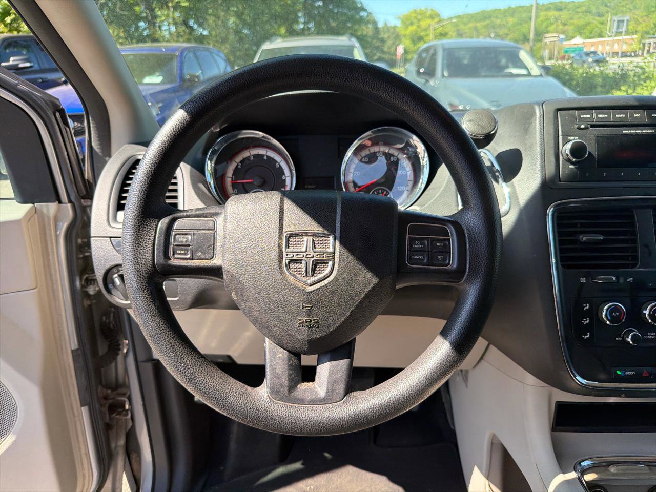 Used 2015 Dodge Grand Caravan SXT FWD image 23
